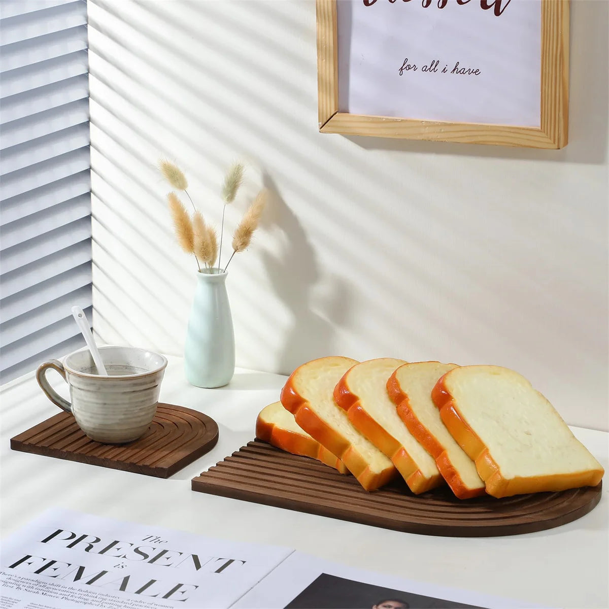 Planche à Découper Décorative en Bois Naturel - Design Boho Arc Ondulé pour Cuisine et Présentation