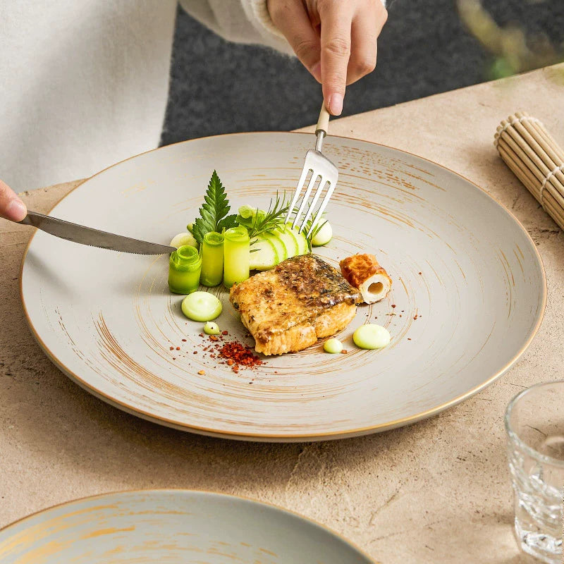 Assiette Céramique Maté & Dorure Artisanale – Élégance Contemporaine pour Table Raffinée