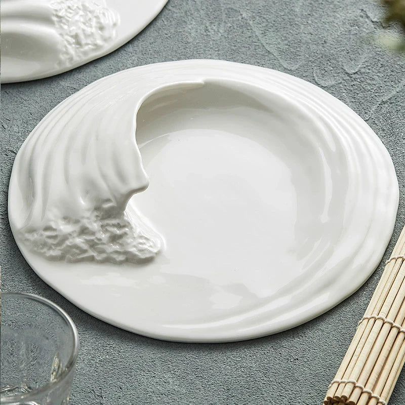 Assiette Céramique Wave – Design Asymétrique Artistique pour Table Gastronomique
