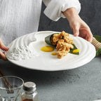 Assiette Céramique Wave – Design Asymétrique Artistique pour Table Gastronomique
