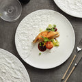 Assiette Céramique Contraste Pierre – Design Asymétrique pour Steak & Pâtes