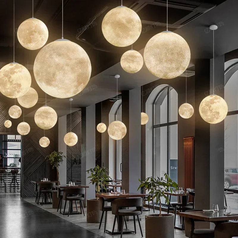 Suspension LED Wabi-Sabi en Résine FRP – Forme Lune Nordique, Décor Salon & Restaurant | VIGOUS