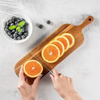 Planche à découper en bois massif avec poignée - Plateau de service artisanal