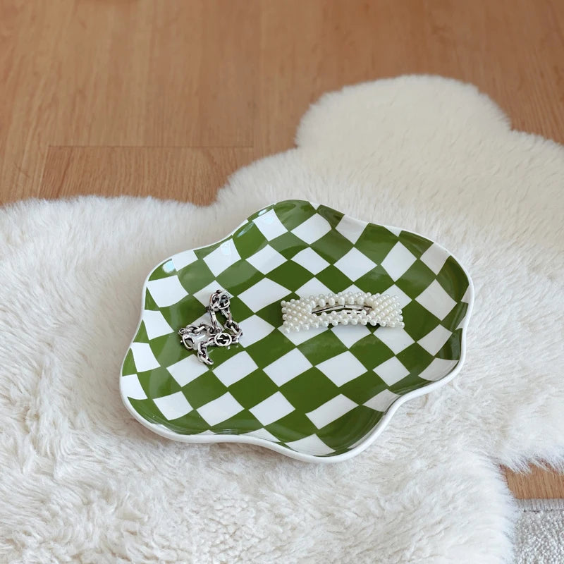 Assiettes et plats en céramique à carreaux irréguliers, échiquier européen, noir et blanc