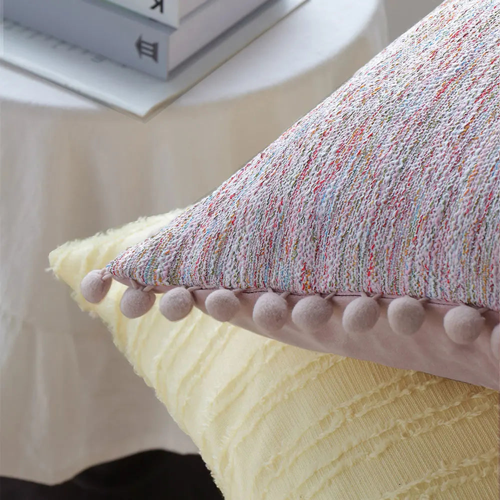 Housse de Coussin Tissée Rose 45x45cm - Pompons Décoratifs pour Salon & Canapé