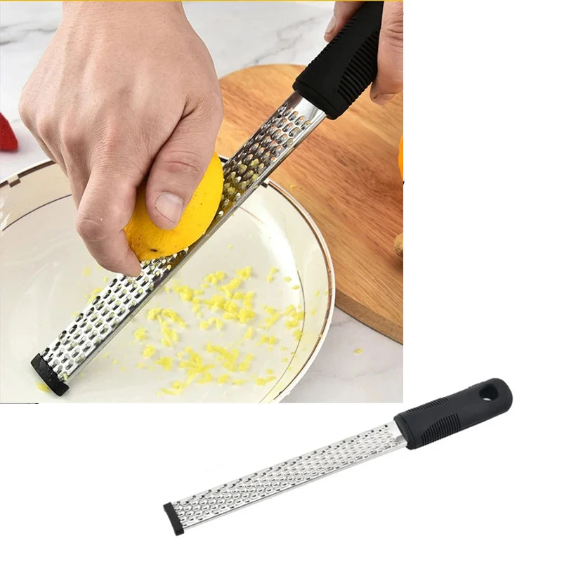 Râpe à Fromage Multifonction en Acier Inoxydable - Trancheur, Éplucheur et Hachoir