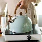 Bouilloire Sifflante 3L en Acier Inoxydable - Manche en Bois & Compatible Induction