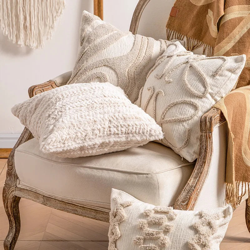 Housse de Coussin Tricotée Luxe avec Pompilles - Design Minimaliste Chic