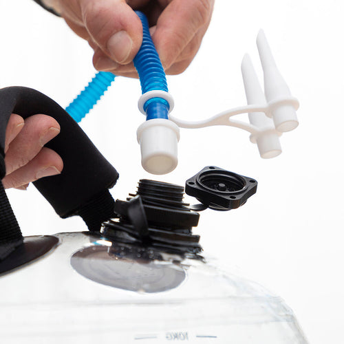 Bouilloire remplie d’eau pour l’entraînement physique avec guide d’exercice