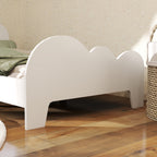 Lit enfant lit au sol enfant 70x140 cm avec barrière de sécurité, sommier à lattes inclus et décorations de nuage, blanc